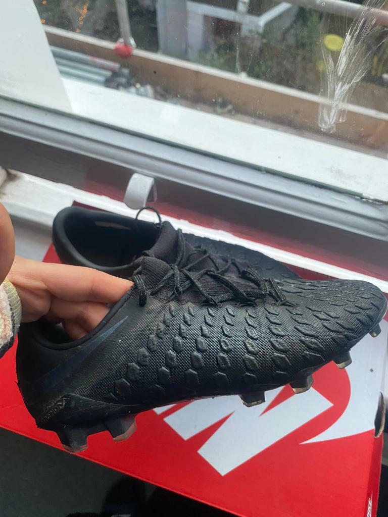 black hypervenom football boots